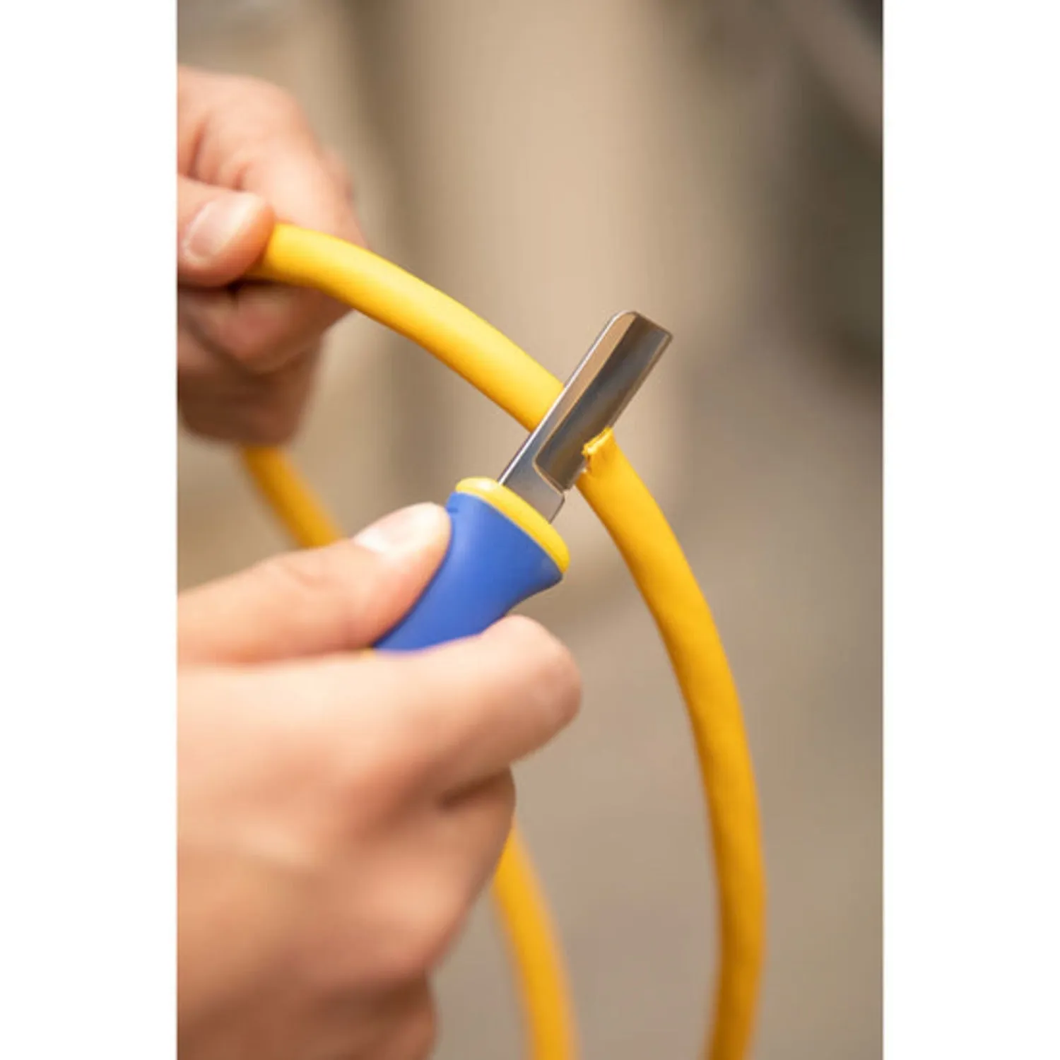 Estwing 42467 Serrated Blade Cable Splicing Scissors and Sheepsfoot Cable Splicing Knife Combo Set with Leather Belt Sheath
